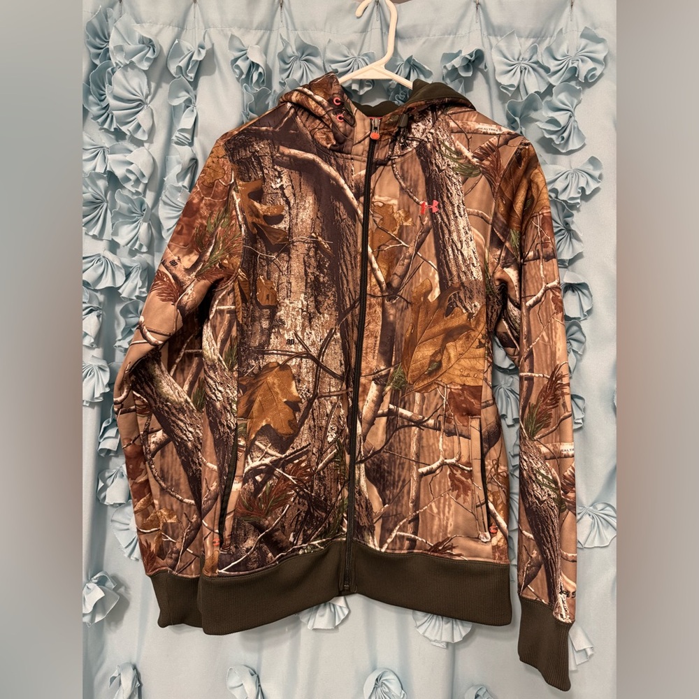 Women’s medium UA CAMO JACKET